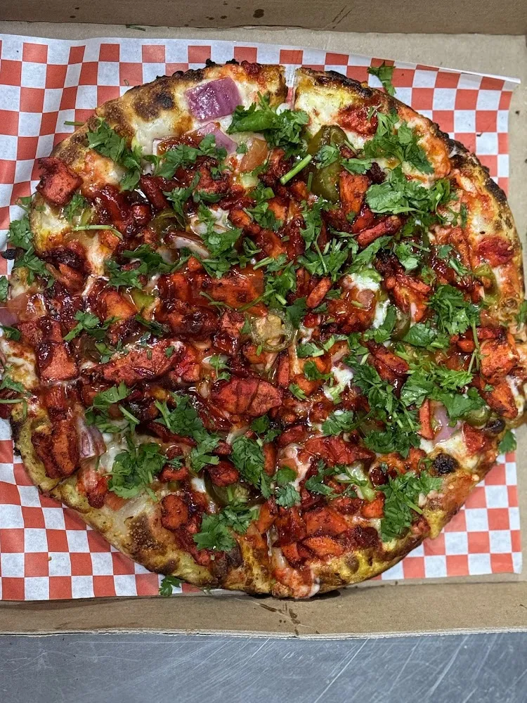 Achari Chicken Pizza